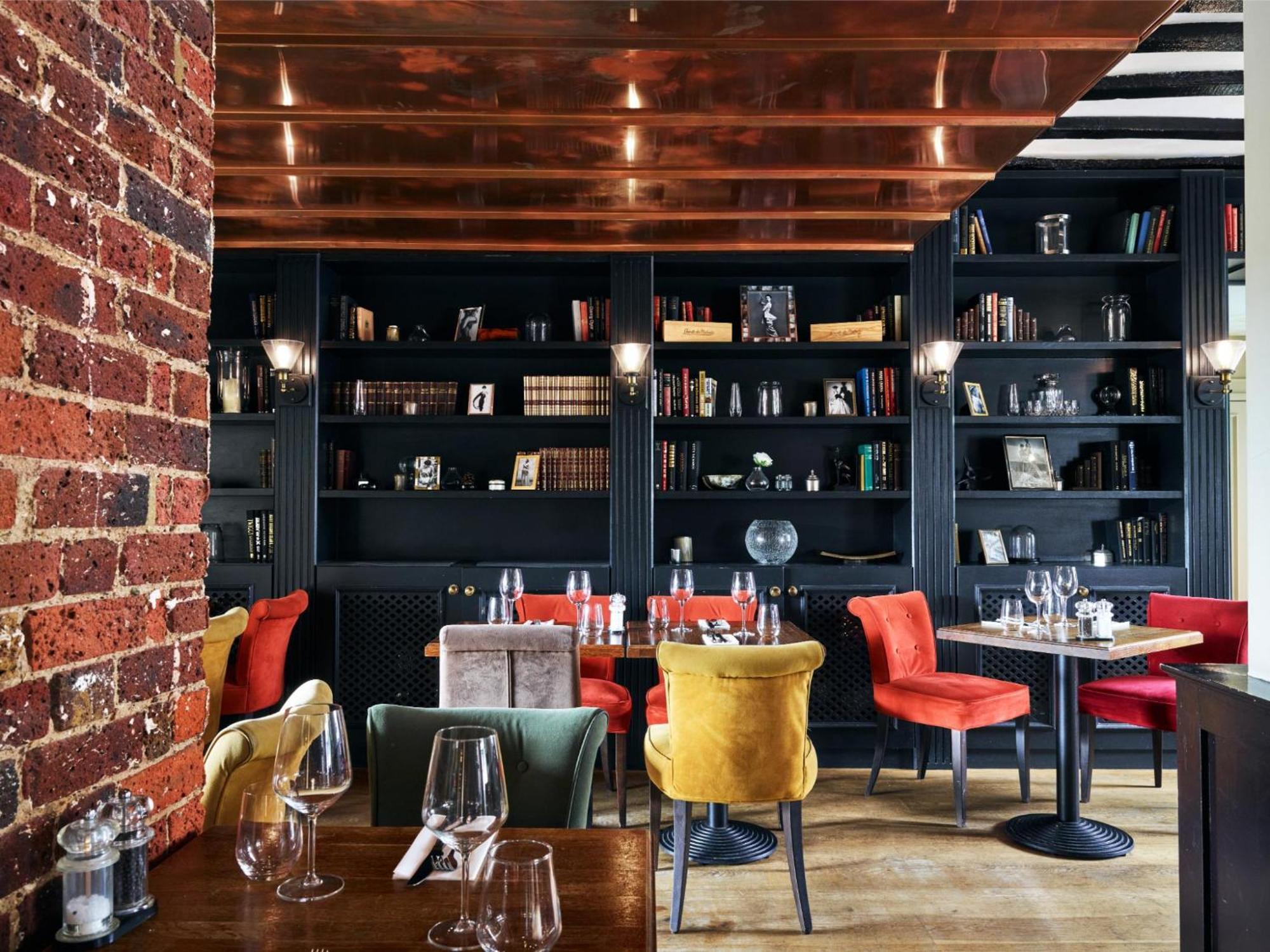 The Talbot Inn Woking Eksteriør billede