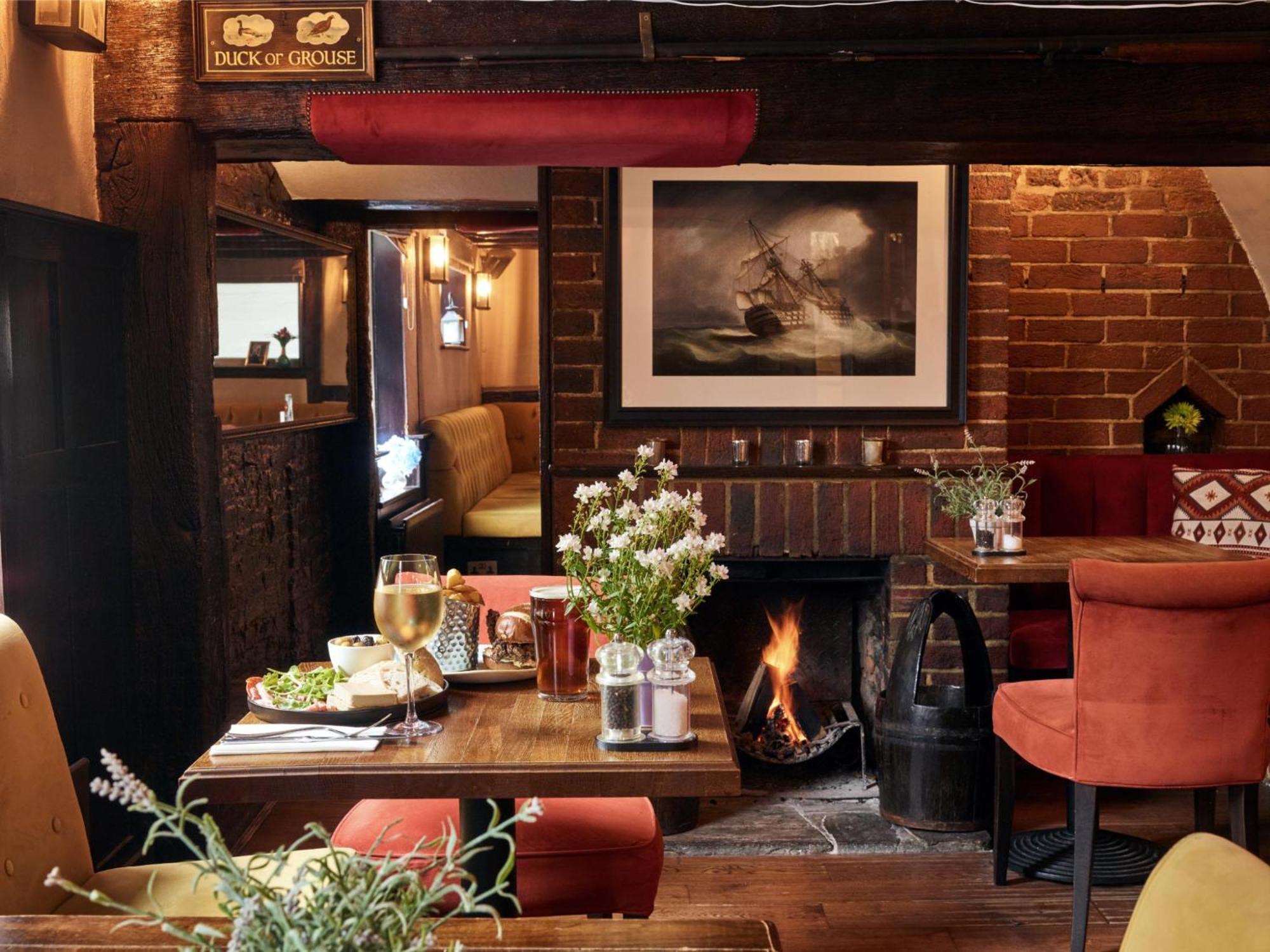 The Talbot Inn Woking Eksteriør billede
