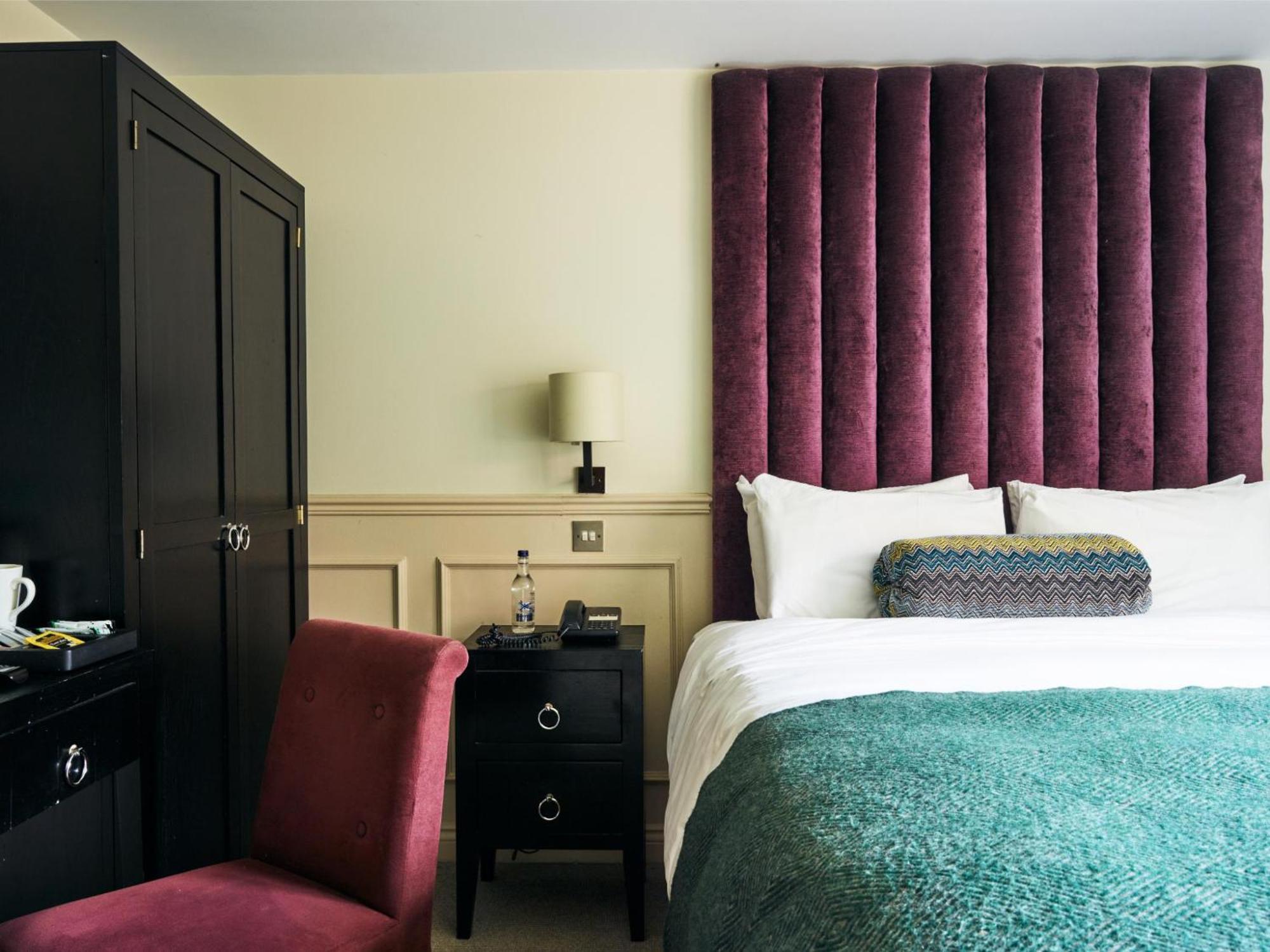 The Talbot Inn Woking Eksteriør billede
